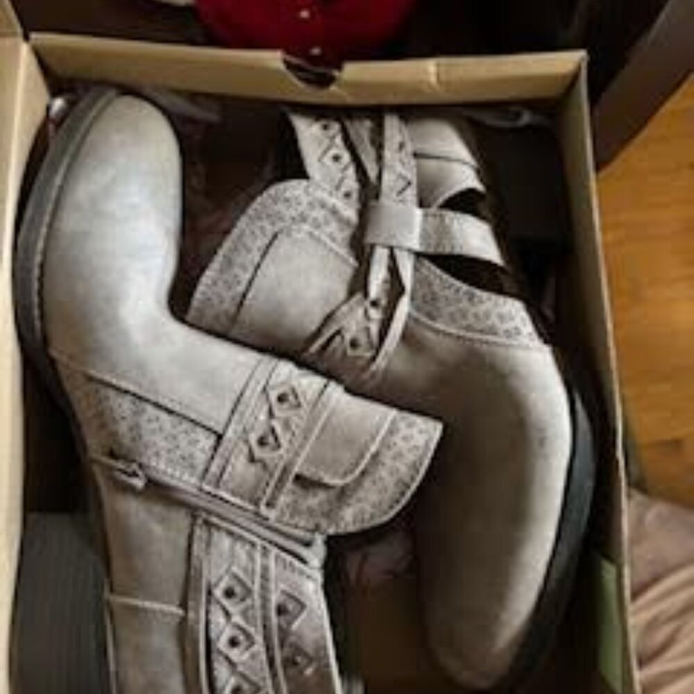 Taupe boots brand new size 11